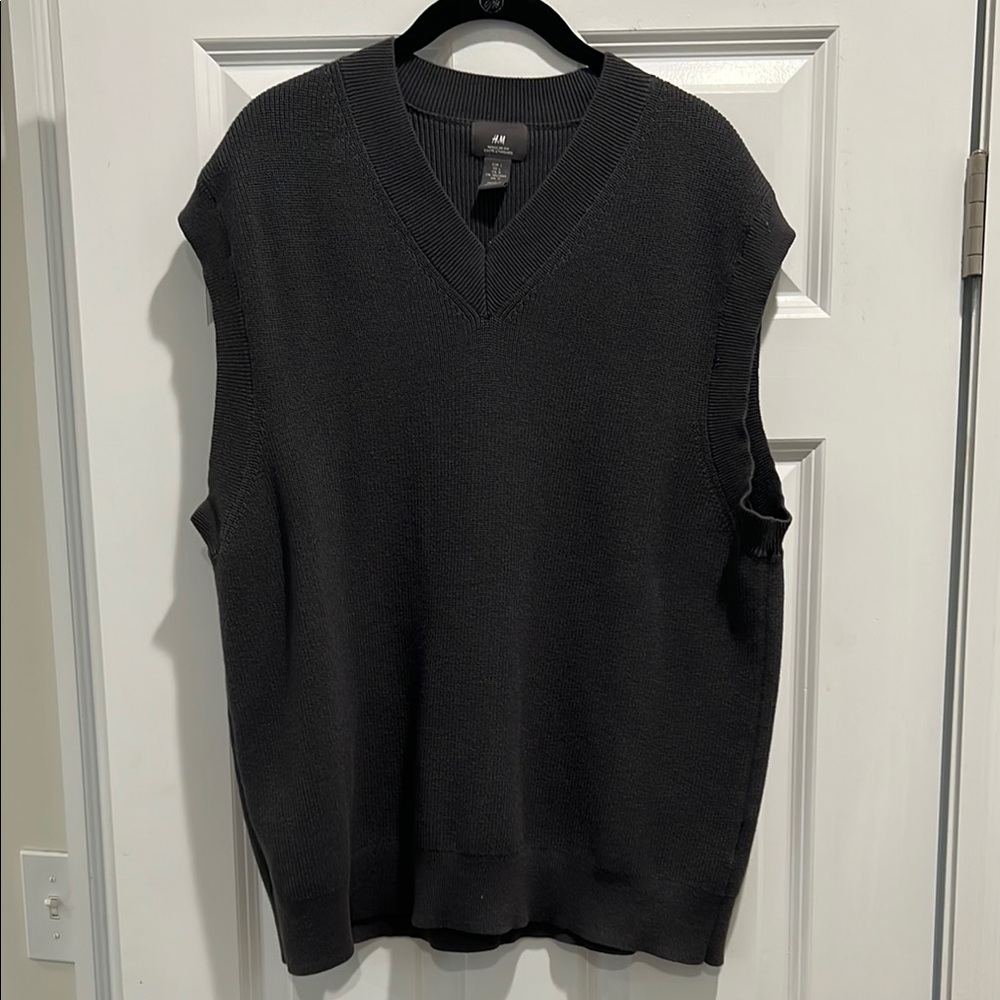 H&M Gray V-Neck Sweater